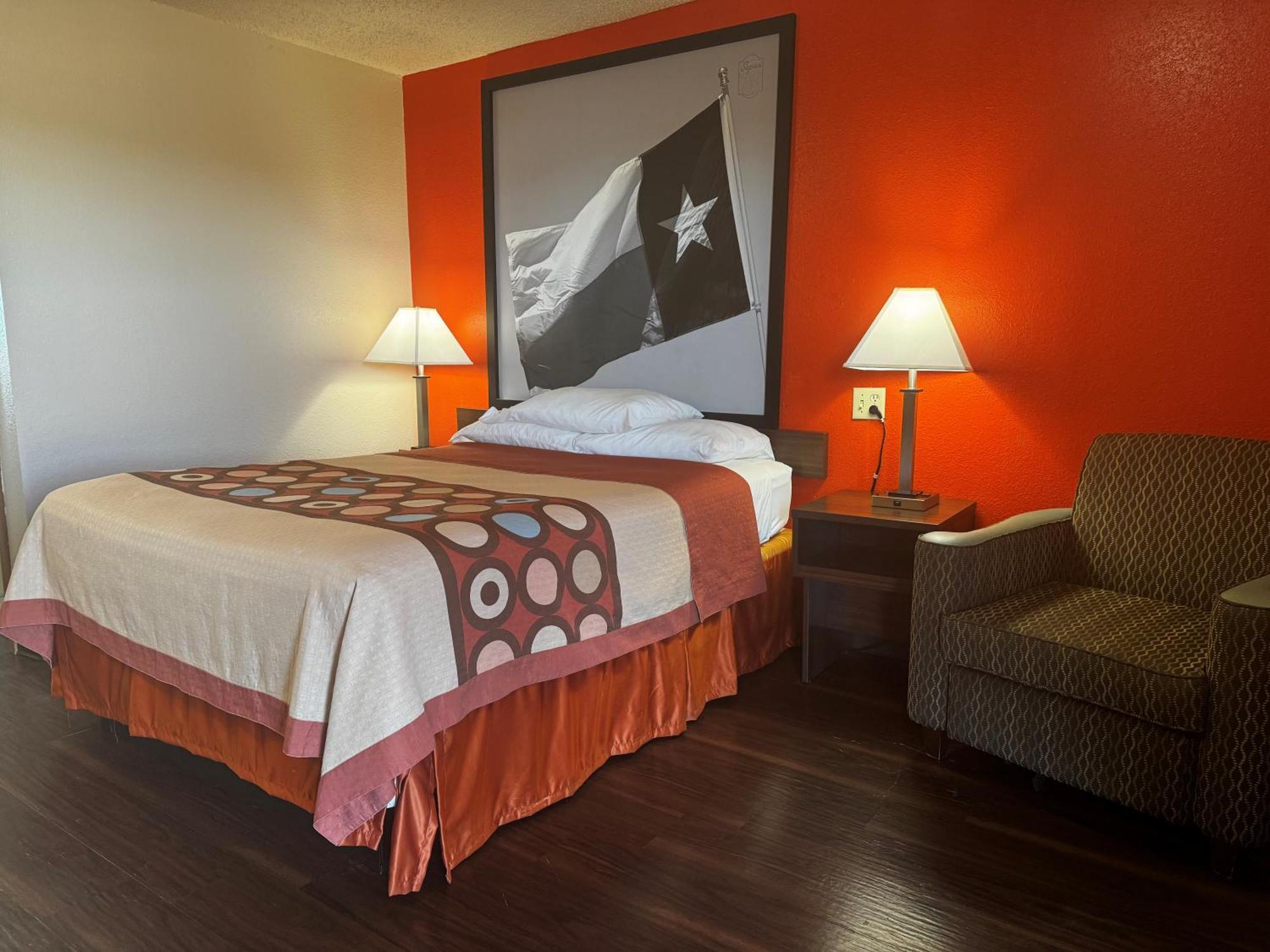 Super 8 by Wyndham Giddings Hotel Bagian luar foto