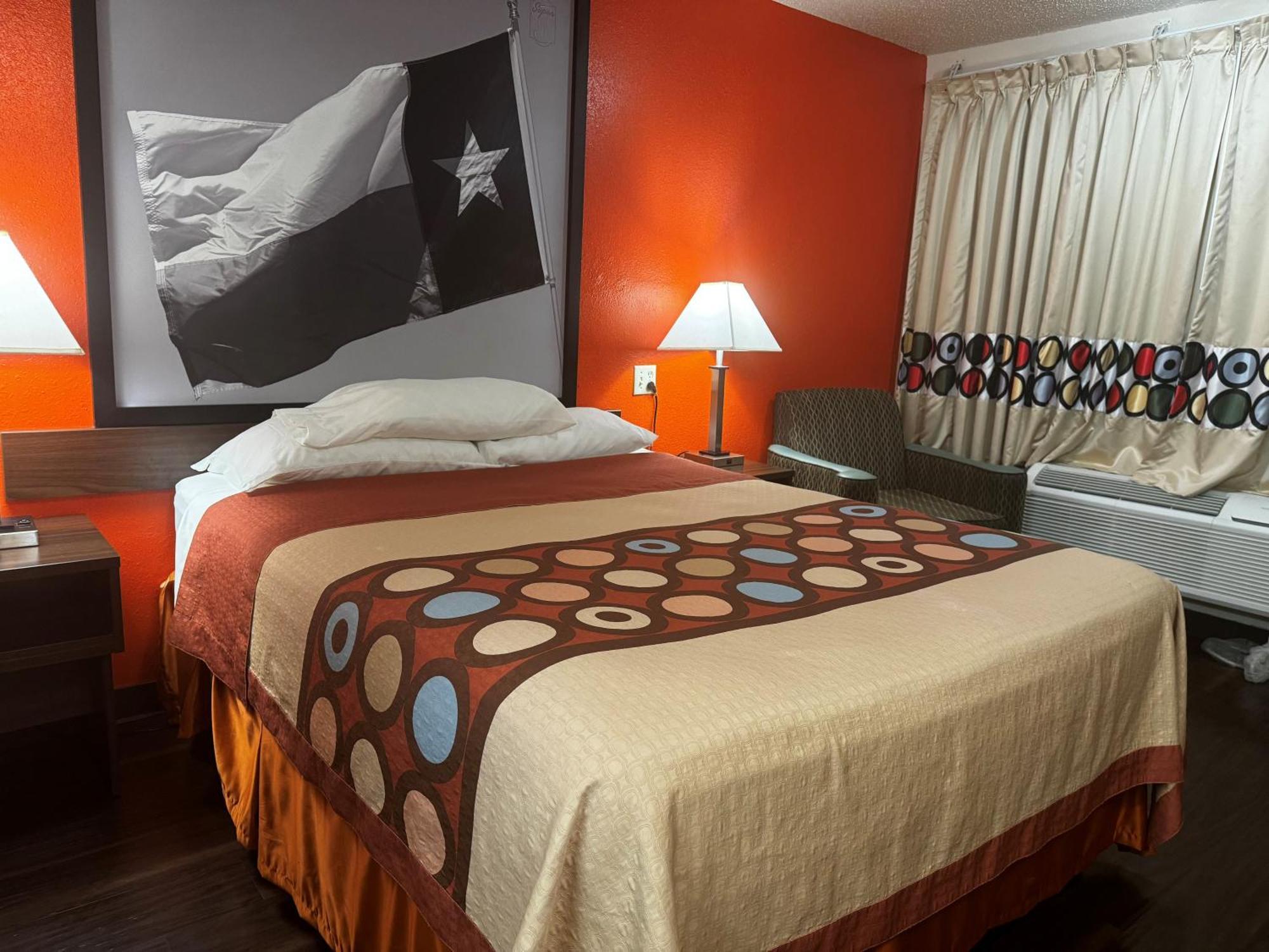 Super 8 by Wyndham Giddings Hotel Bagian luar foto