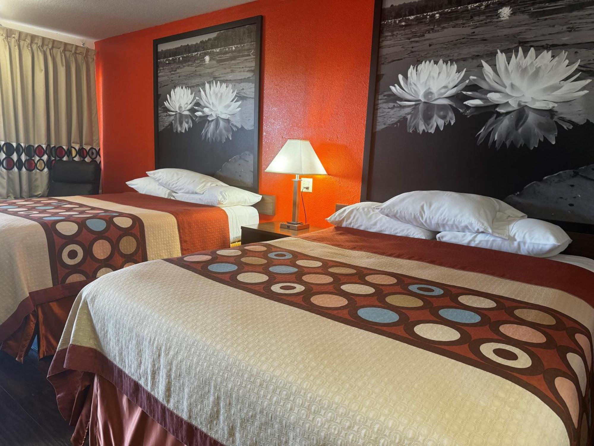 Super 8 by Wyndham Giddings Hotel Bagian luar foto