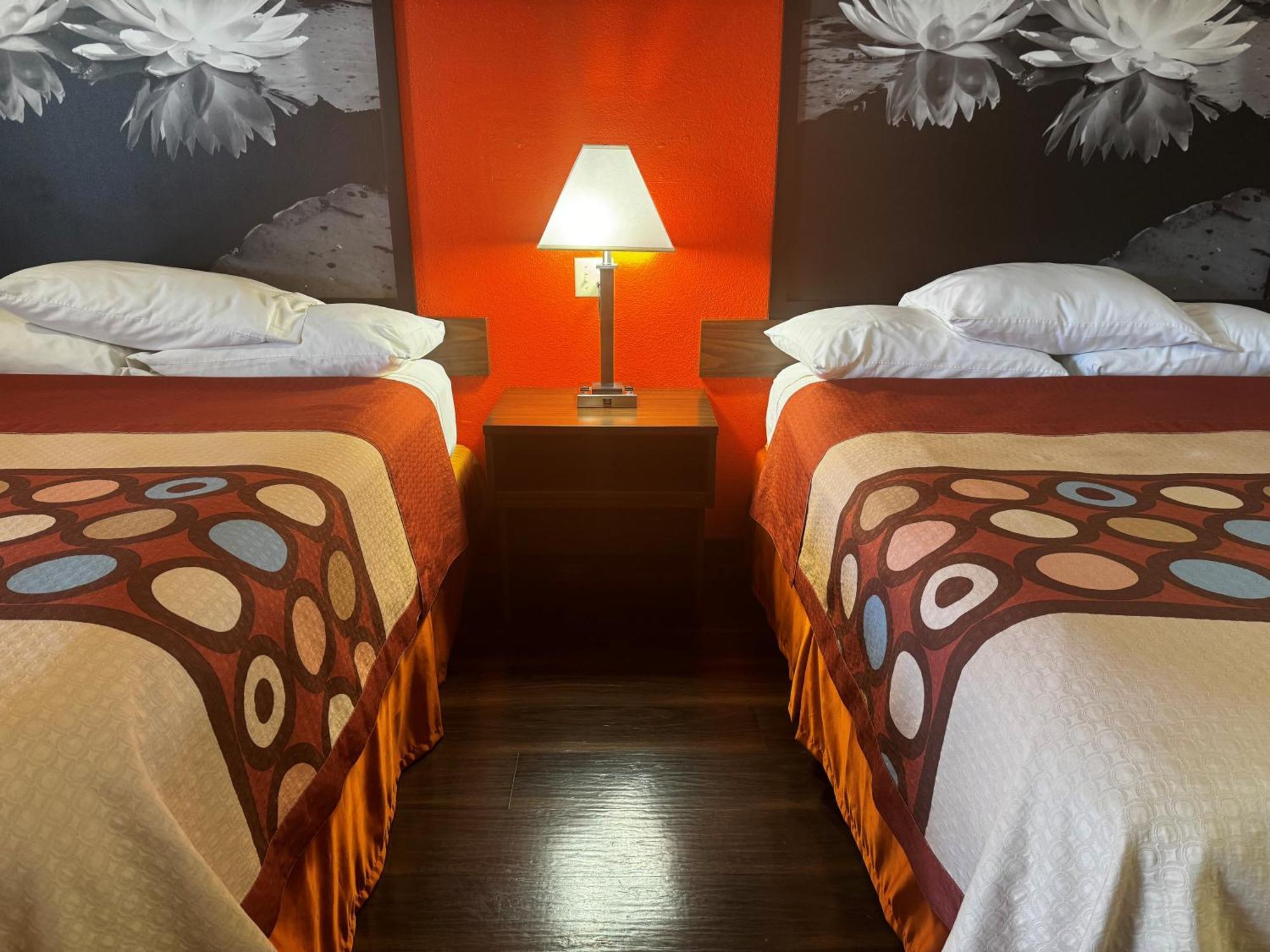 Super 8 by Wyndham Giddings Hotel Bagian luar foto