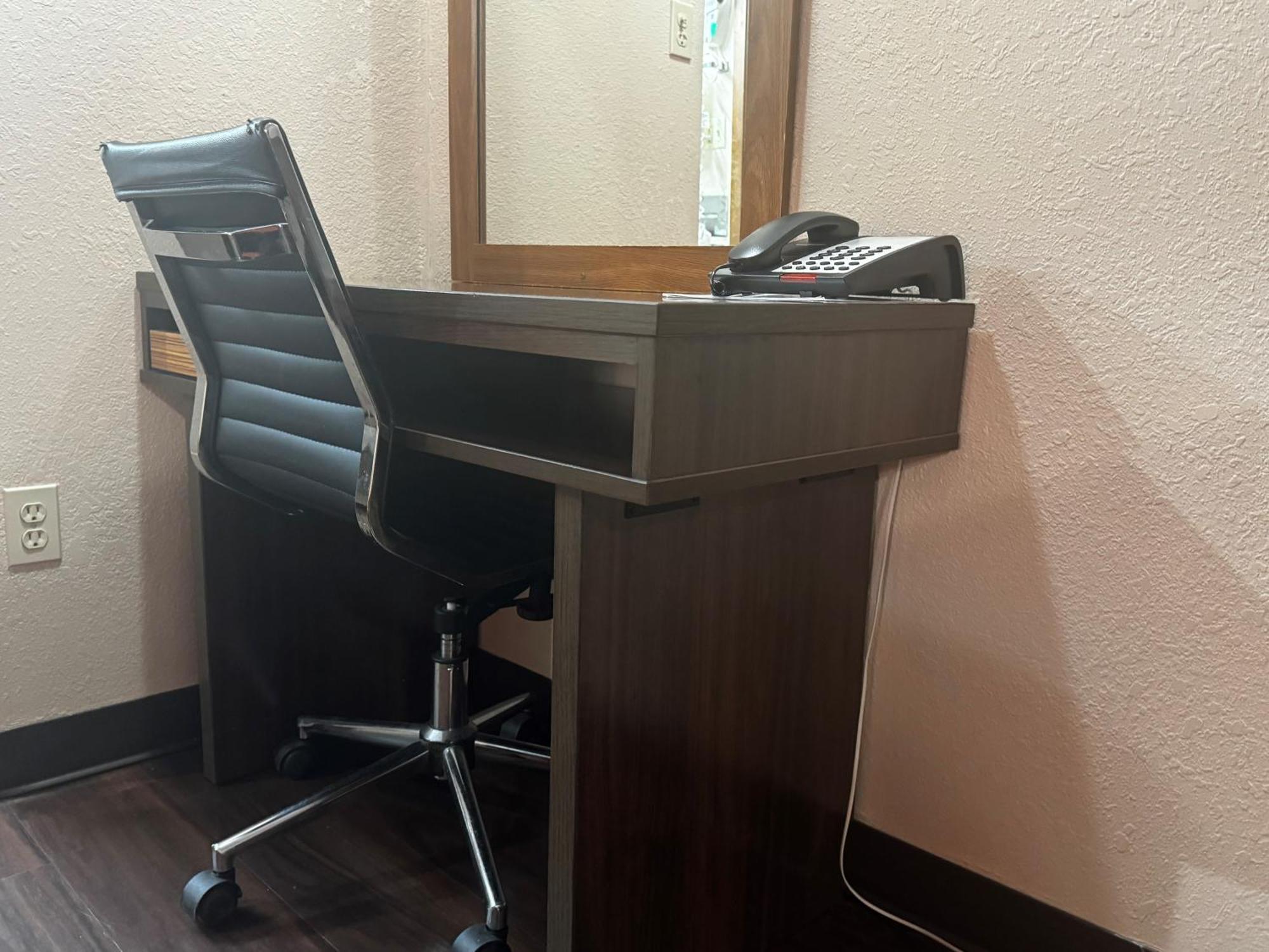 Super 8 by Wyndham Giddings Hotel Bagian luar foto