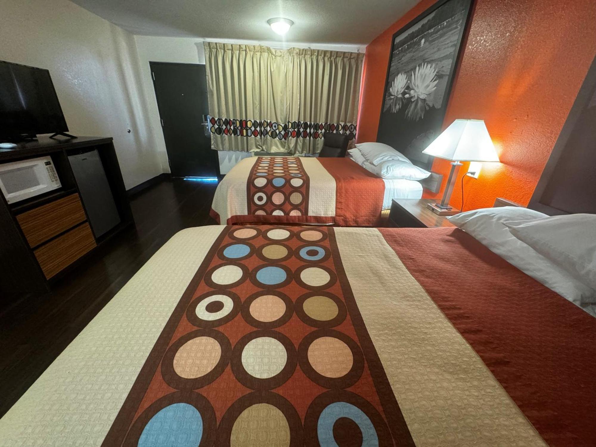 Super 8 by Wyndham Giddings Hotel Bagian luar foto